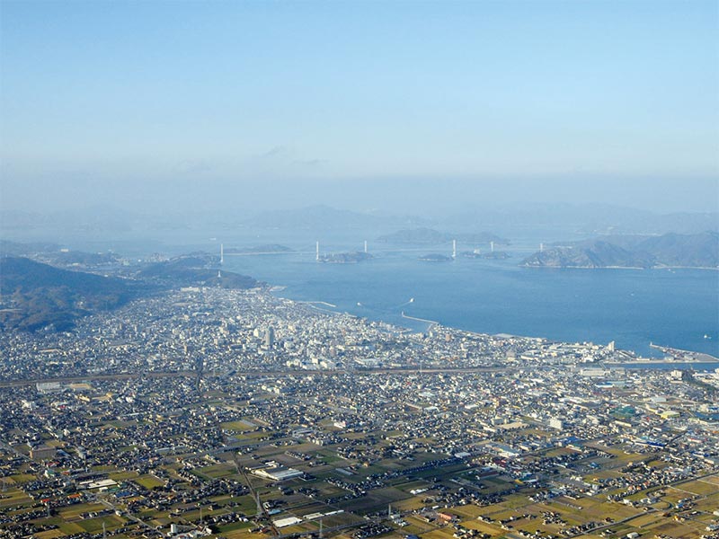 空から見た今治市の様子