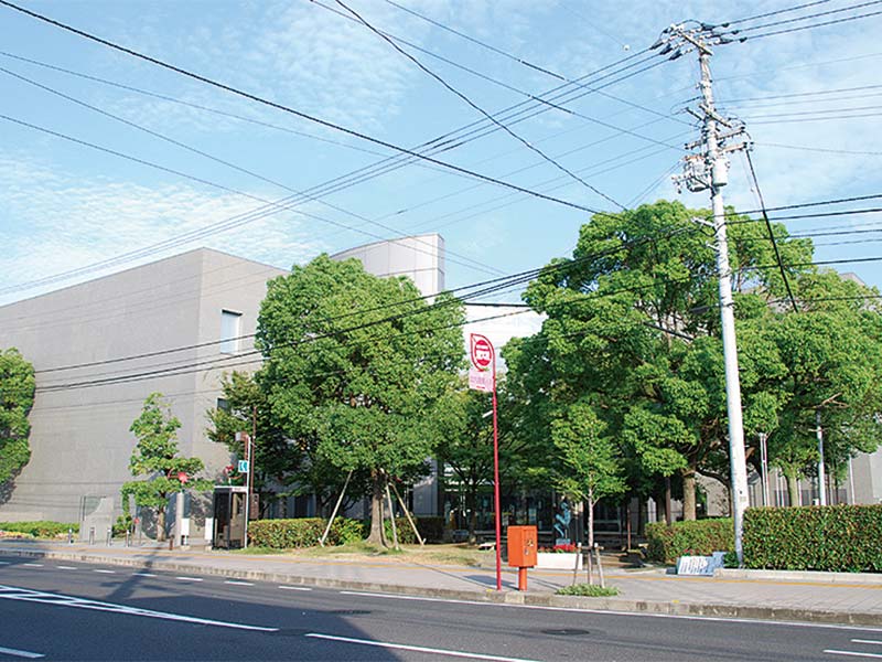 ⑨中央図書館