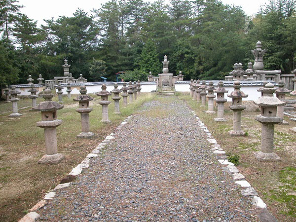 今治藩主の墓